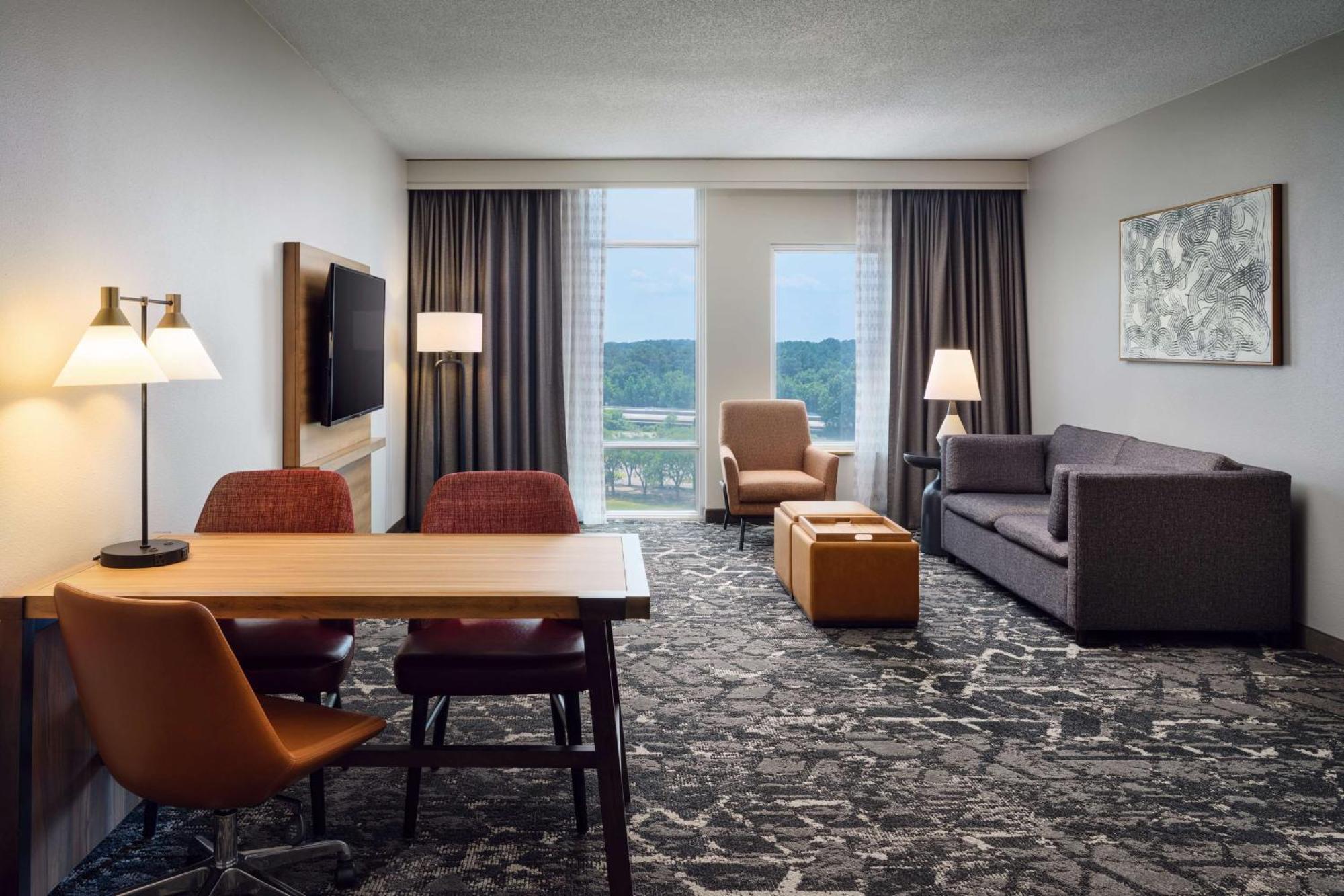 Embassy Suites By Hilton Hampton Convention Center Bagian luar foto
