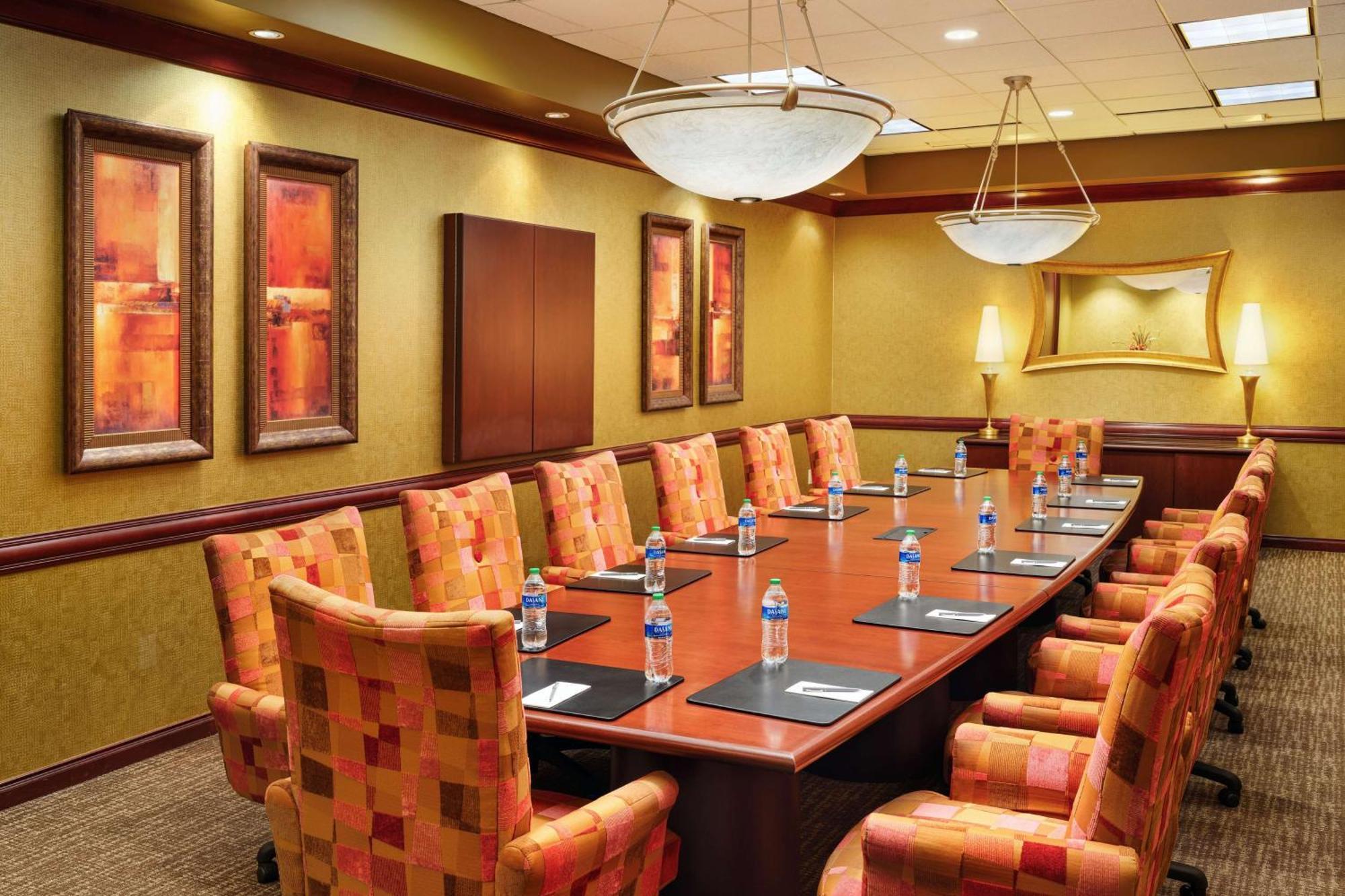 Embassy Suites By Hilton Hampton Convention Center Bagian luar foto