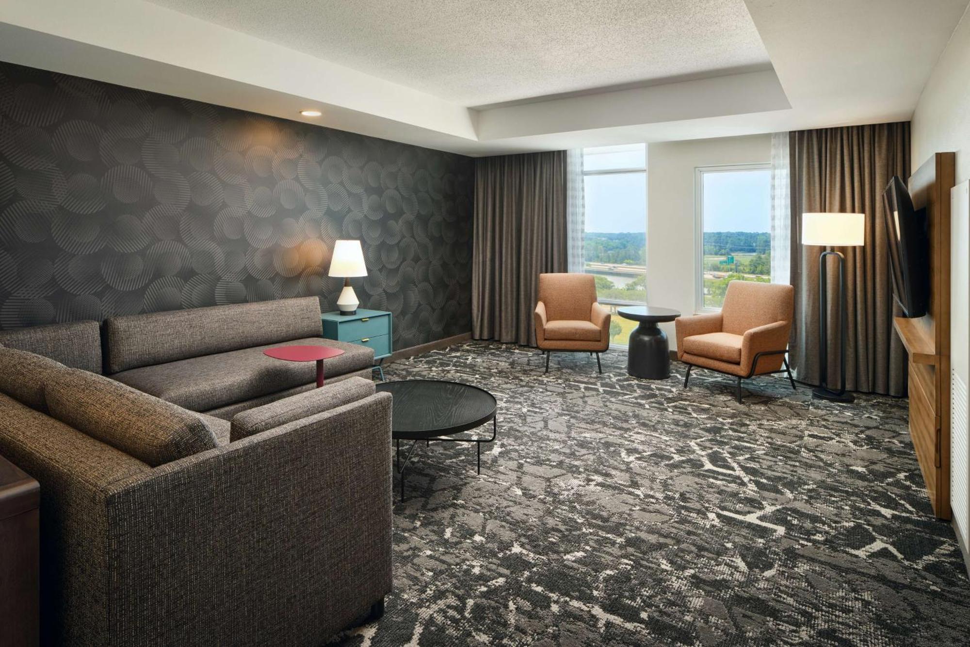 Embassy Suites By Hilton Hampton Convention Center Bagian luar foto