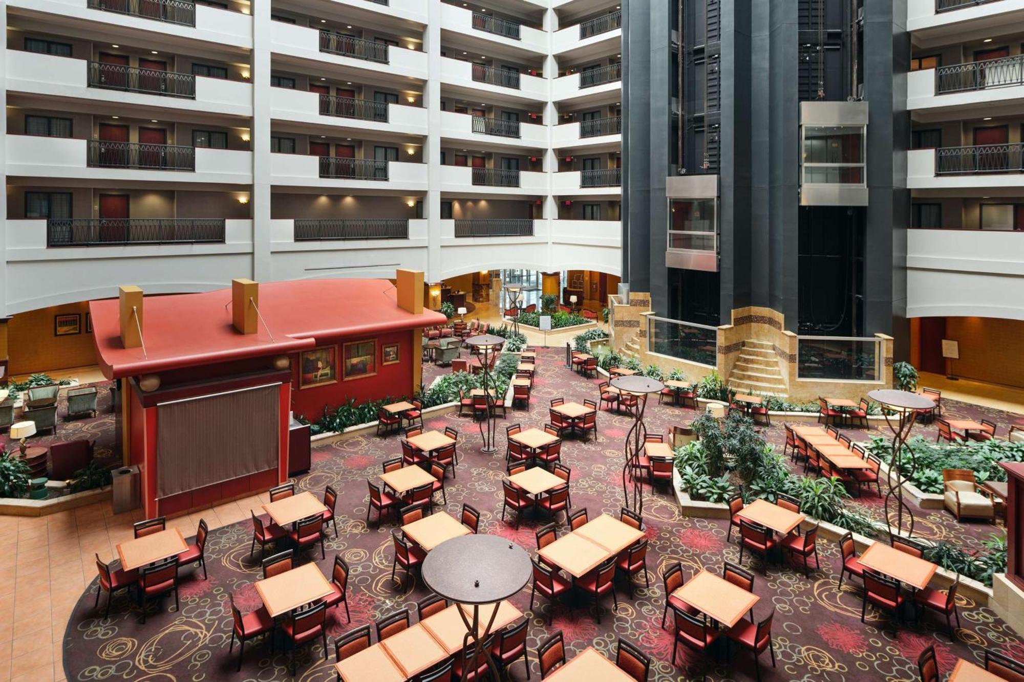 Embassy Suites By Hilton Hampton Convention Center Bagian luar foto